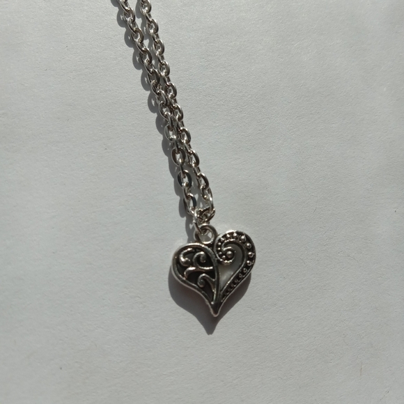 Heart charm necklace silver plated 9 inches - Picture 4 of 5
